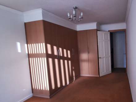 Wren Path, London, Image 11