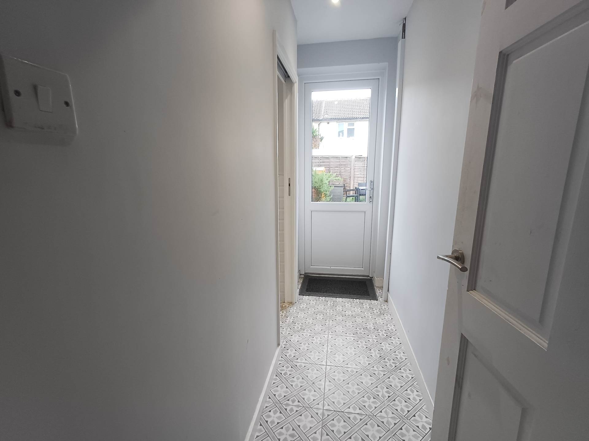 Peterstone Road, London, Image 9
