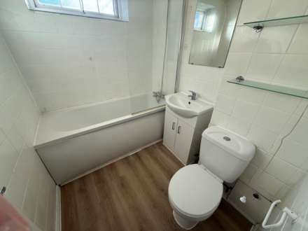 Manorside Close, London, Image 7