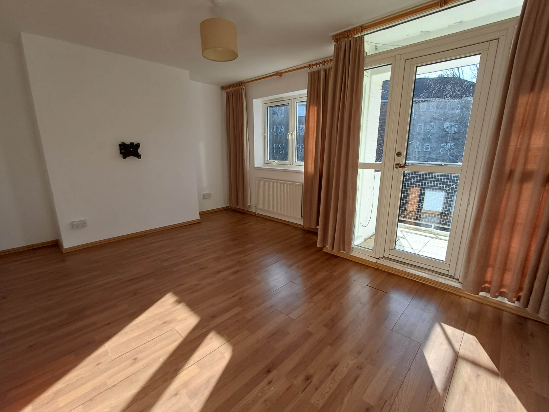 Dianthus Close, London, Image 3