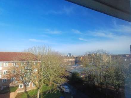 Dianthus Close, London, Image 10