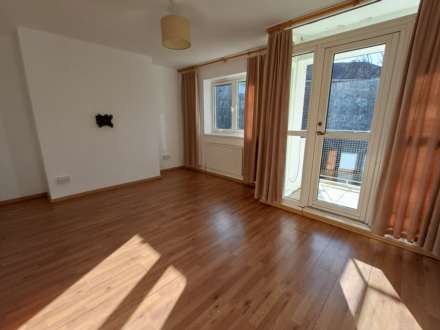 Dianthus Close, London, Image 3