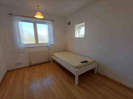 Dianthus Close, London, Image 9