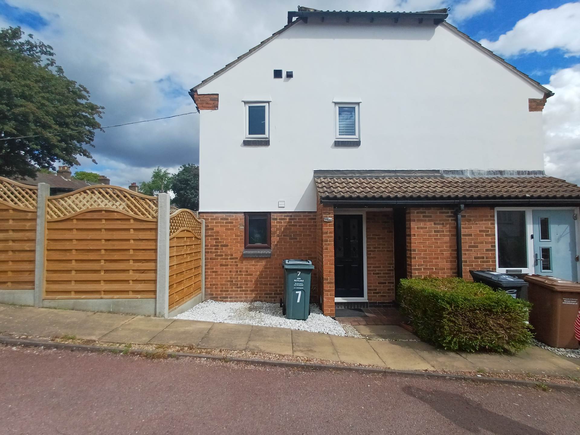 Bevans Close, Greenhithe, Image 1