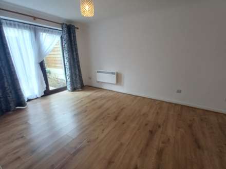 Bevans Close, Greenhithe, Image 3