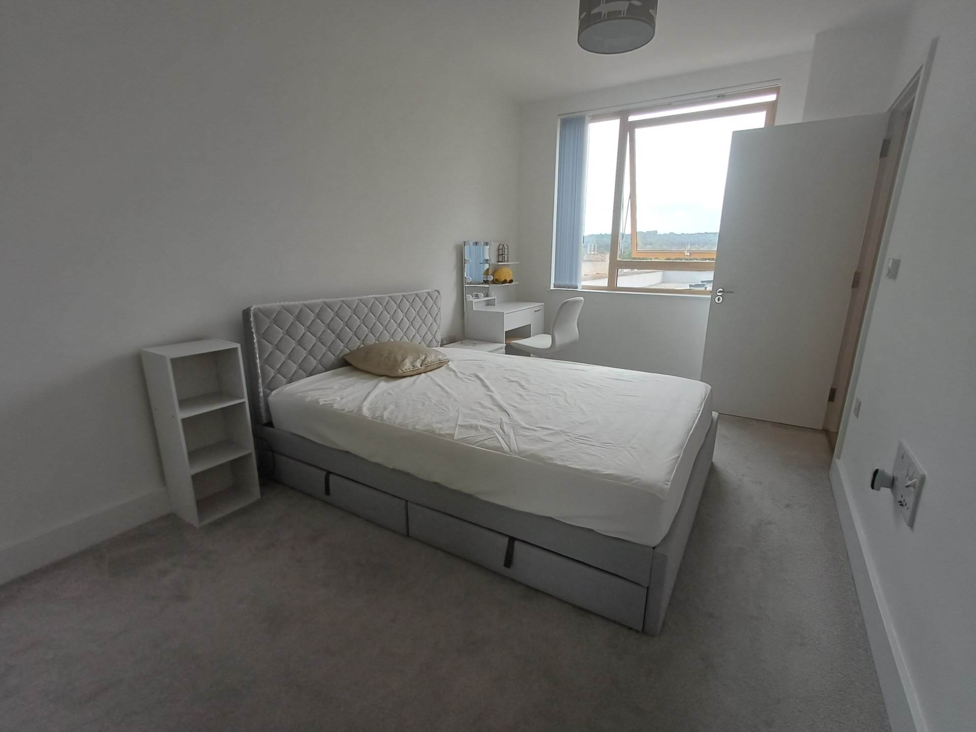 Southmere, London, Image 10
