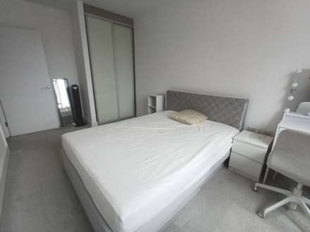 Southmere, London, Image 11