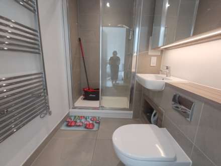 Southmere, London, Image 12