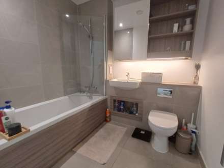 Southmere, London, Image 14
