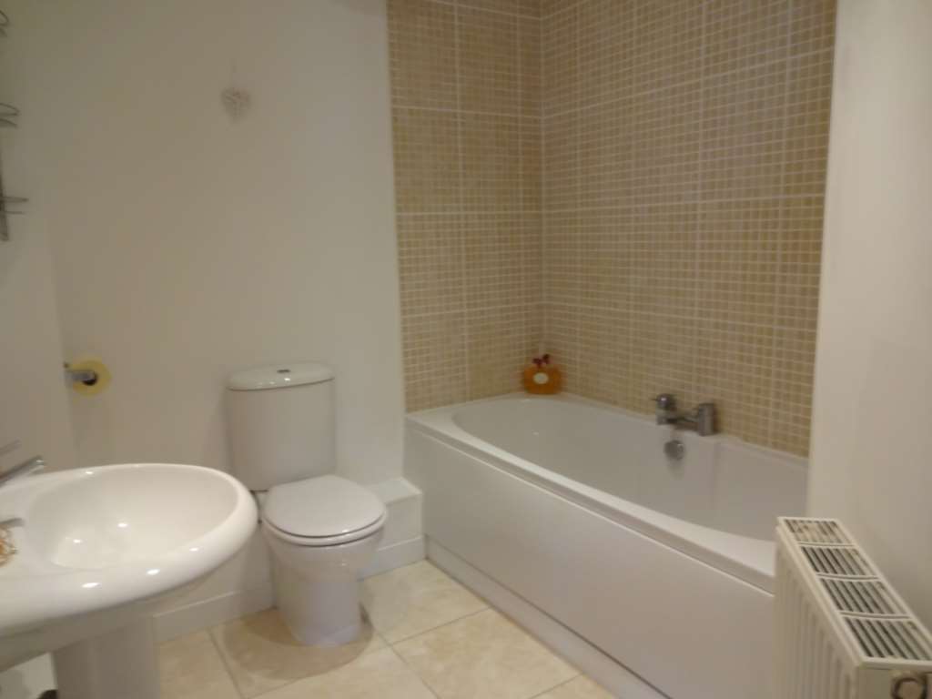 *HARBOUR VIEWS* The Piazza, Eastbourne, Image 4