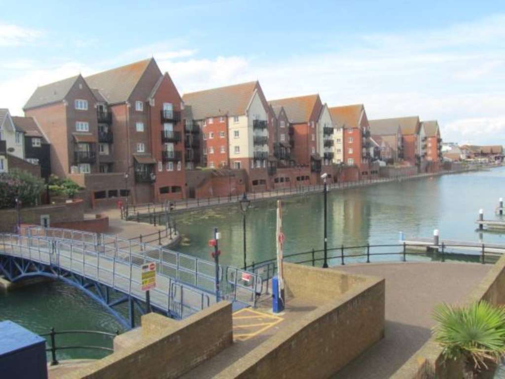 *HARBOUR VIEWS* The Piazza, Eastbourne, Image 5