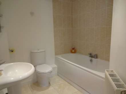 *HARBOUR VIEWS* The Piazza, Eastbourne, Image 4