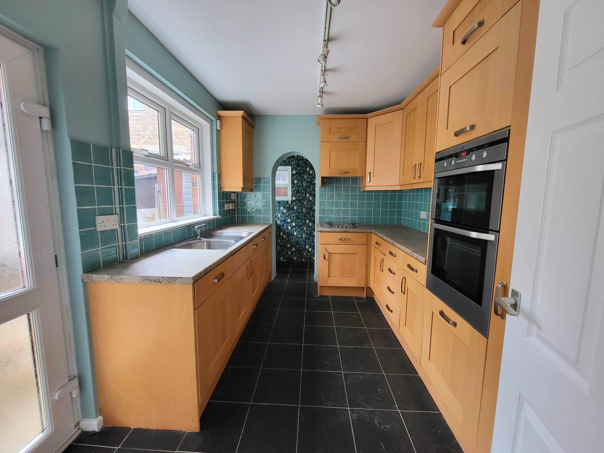 *NEWLY REFURBISHED* Ashford Road, Eastbourne BN21 3TP, Image 3