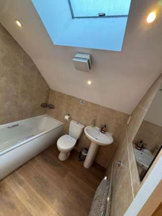 *BALCONY* Marine Road, Eastbourne *LIFT ACCESS*, Image 13