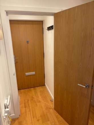 *BALCONY* Marine Road, Eastbourne *LIFT ACCESS*, Image 9