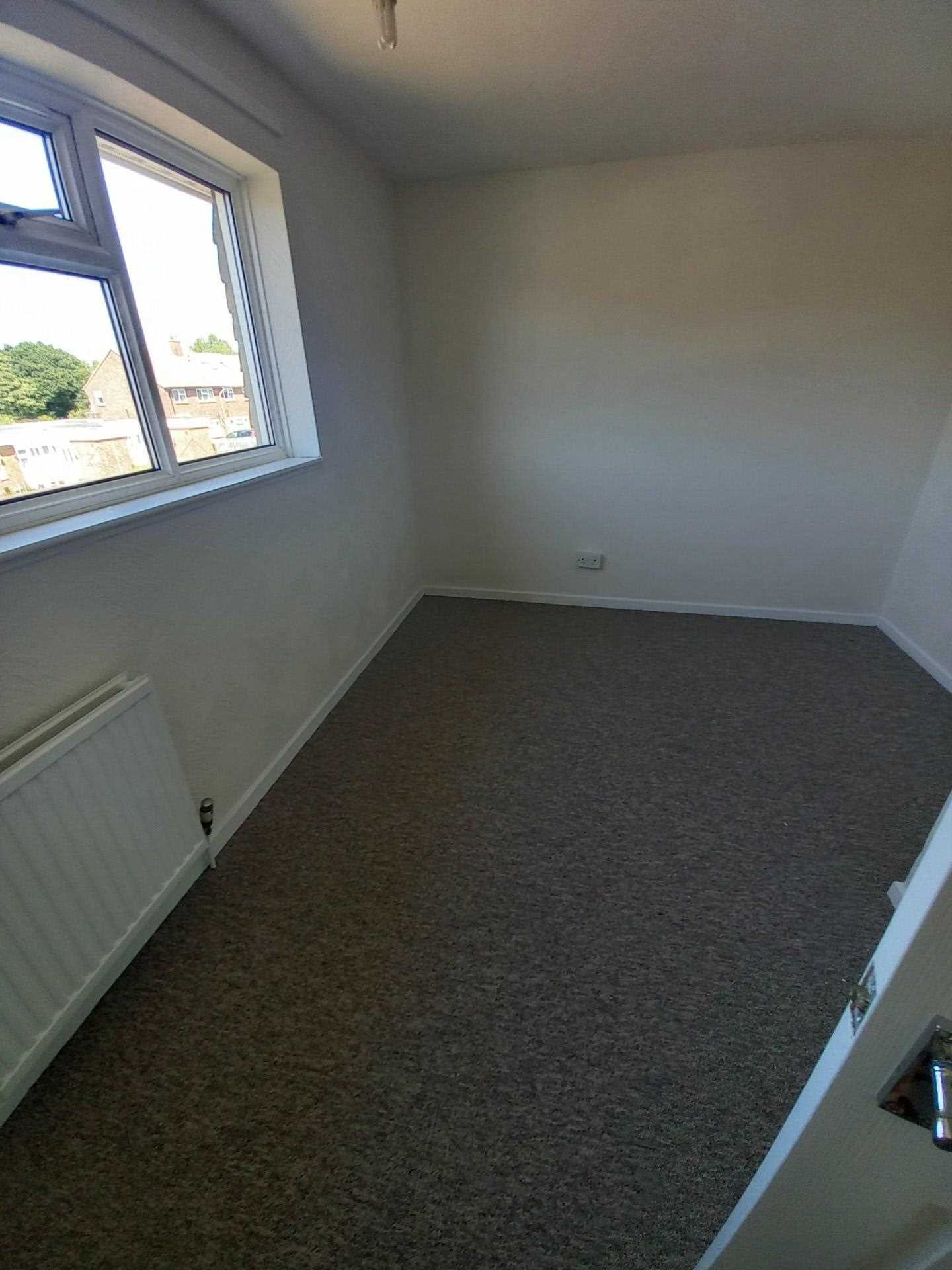 Midhurst Road, Hamdpen Park, Image 13