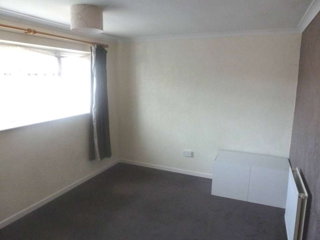 Midhurst Road, Hamdpen Park, Image 6