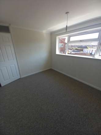 Midhurst Road, Hamdpen Park, Image 11