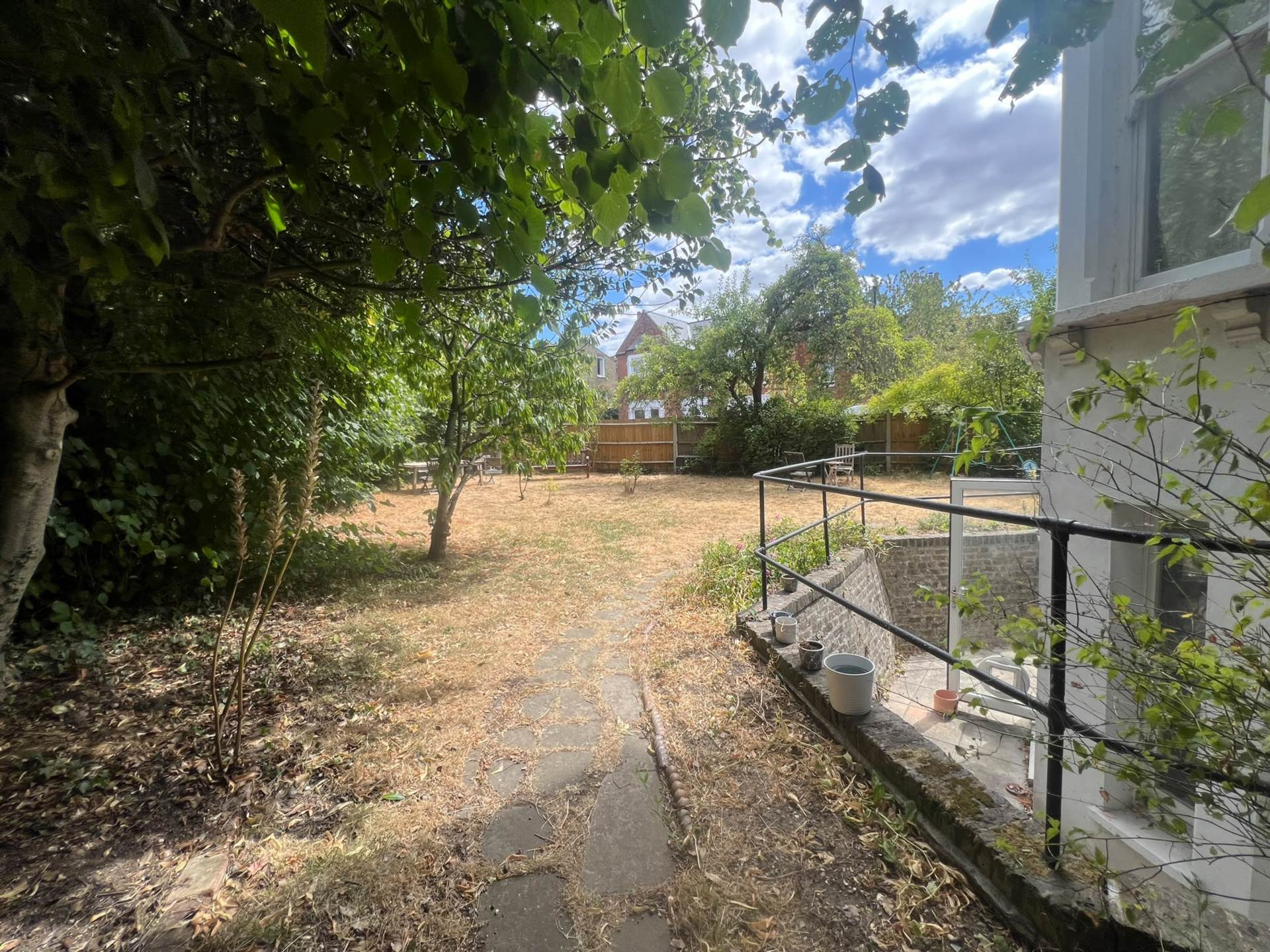 Mount Ephraim Road, London, Image 7