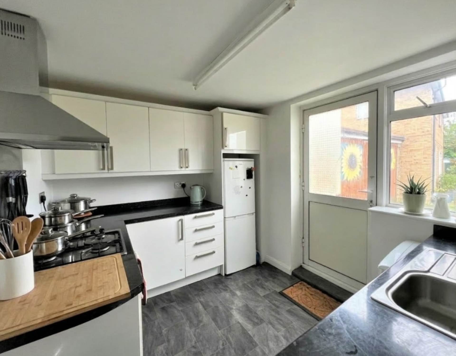 Two Bedroom House in the heart of Morden, Image 1