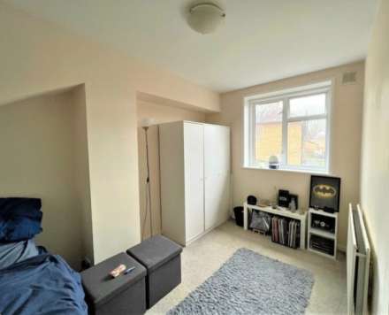 Two Bedroom House in the heart of Morden, Image 4