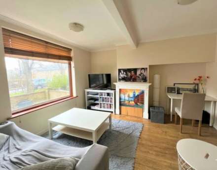 Two Bedroom House in the heart of Morden, Image 5