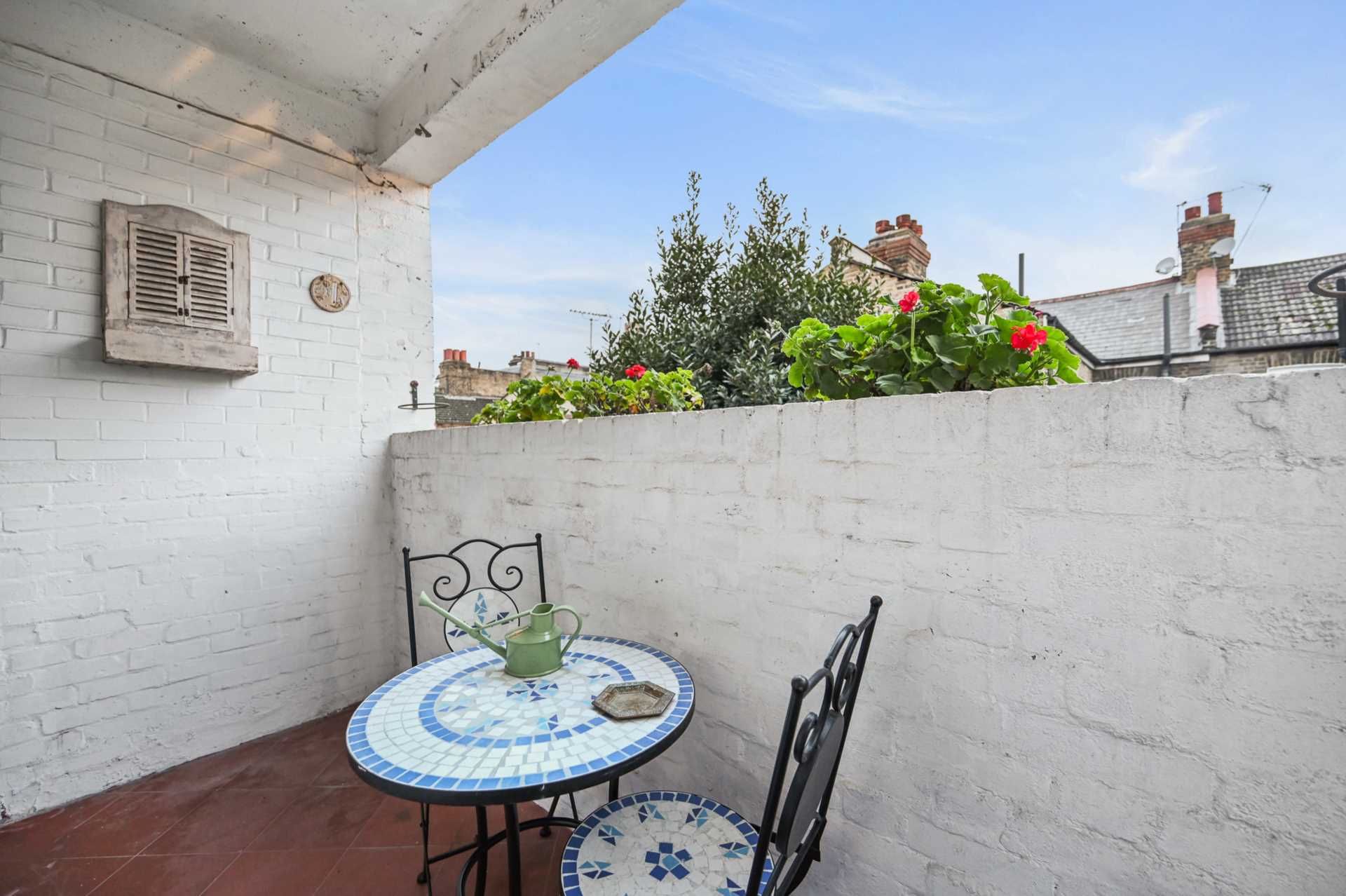 2 bedroom flat on Queenstown Road, Battersea, Image 11