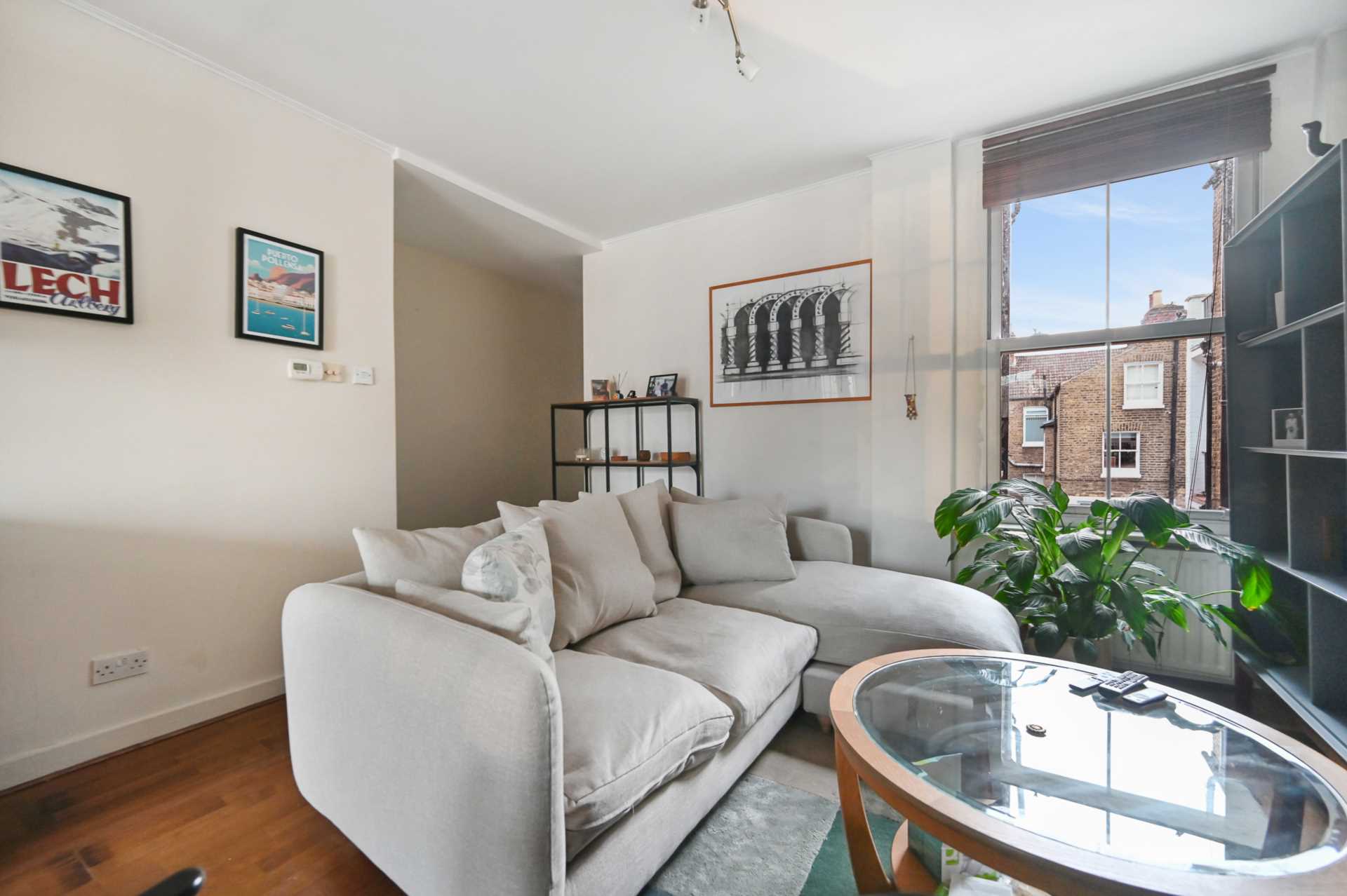 2 bedroom flat on Queenstown Road, Battersea, Image 6