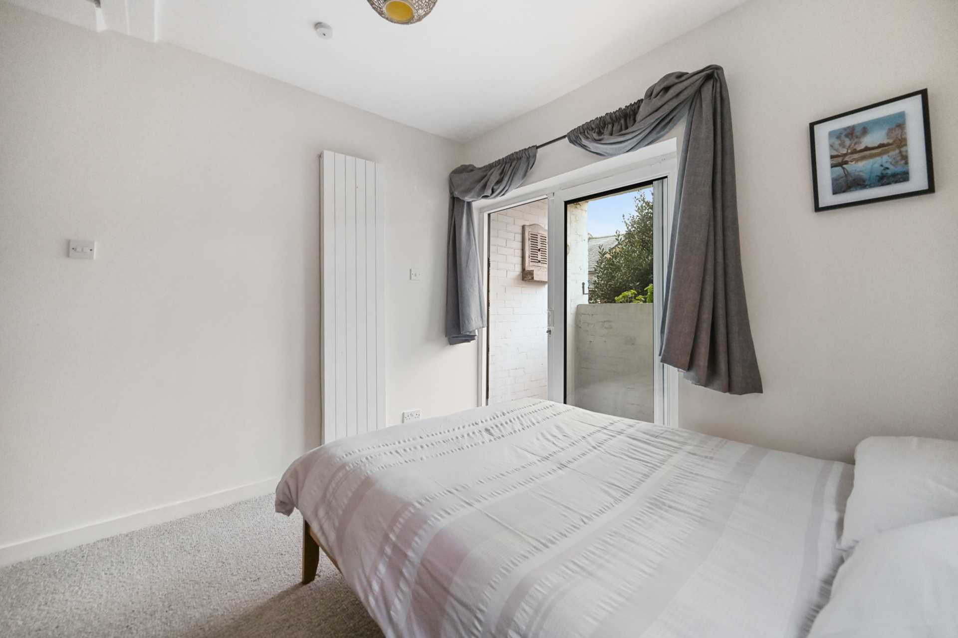 2 bedroom flat on Queenstown Road, Battersea, Image 7