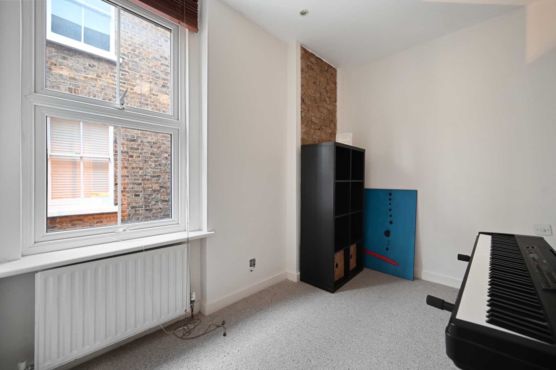 2 bedroom flat on Queenstown Road, Battersea, Image 8
