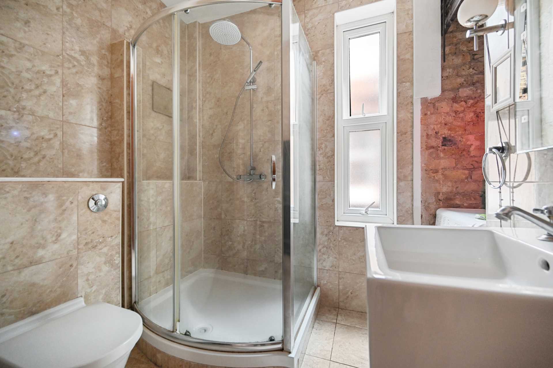 2 bedroom flat on Queenstown Road, Battersea, Image 9