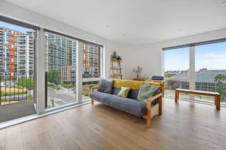 Delightful two bedroom new build in North Greenwich, Warren Lane