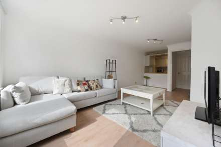Stylish 1-Bedroom Apartment – Back Church Lane, E1