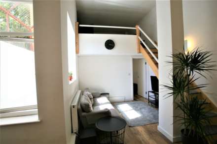St Rule Street, Clapham, SW8, Image 3