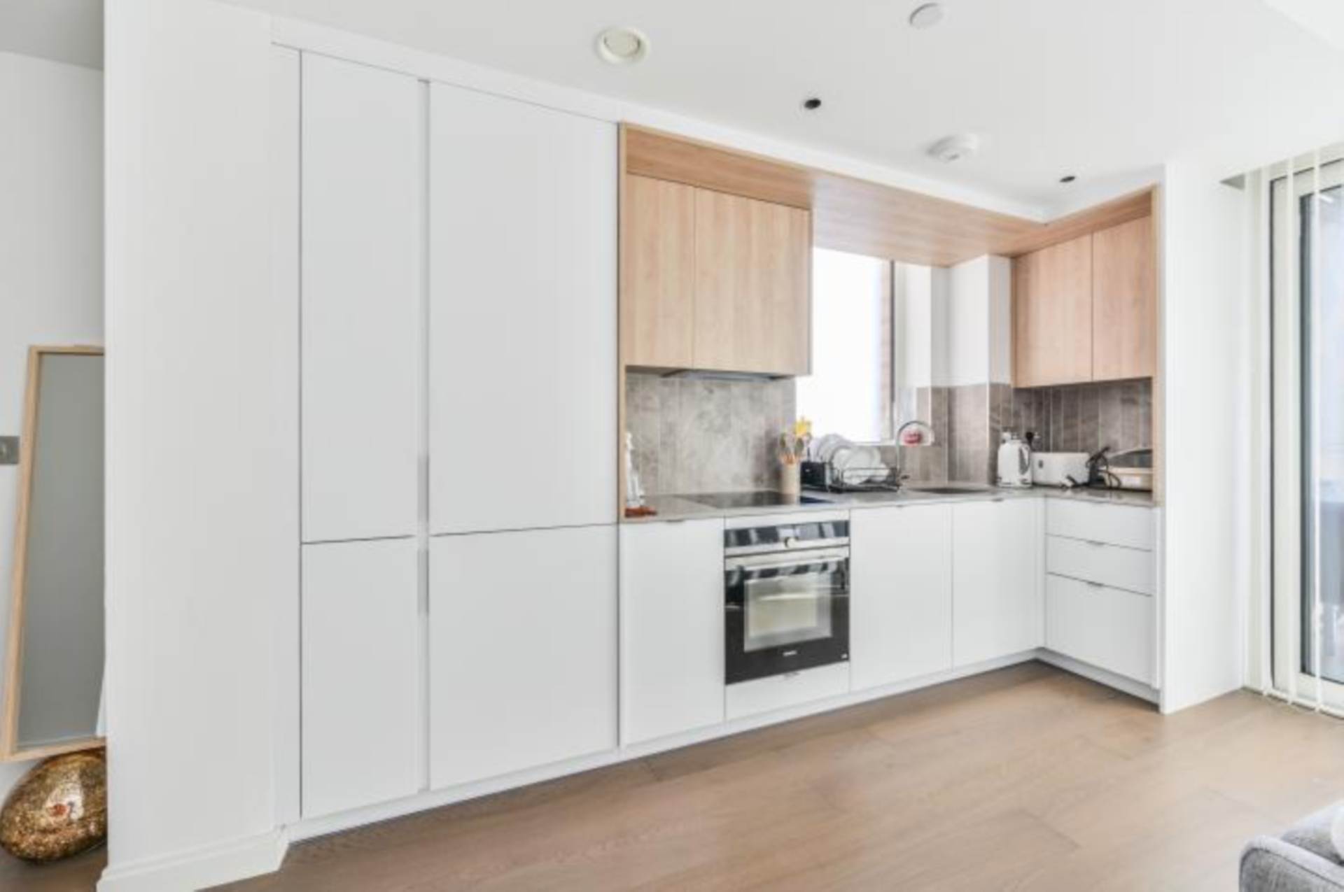 Phoenix Court, London, Image 3