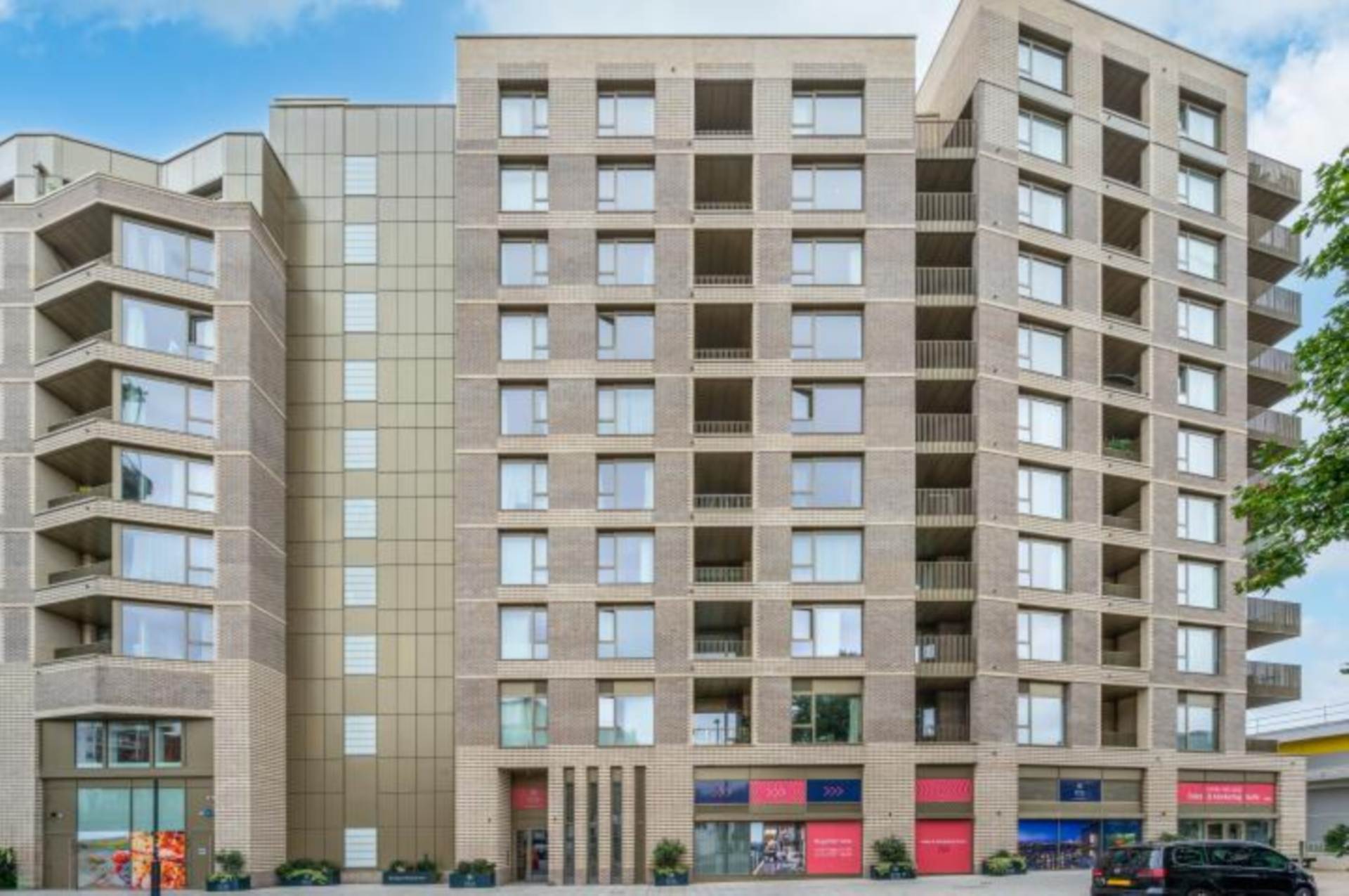 Phoenix Court, London, Image 6