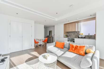 Phoenix Court, London, Image 2