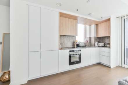 Phoenix Court, London, Image 3