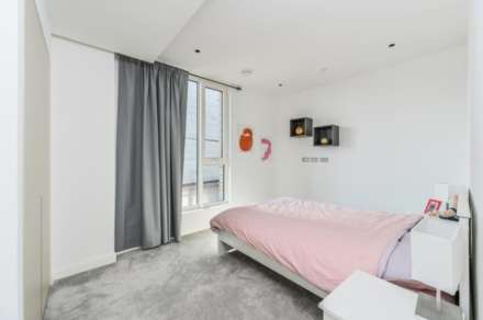 Phoenix Court, London, Image 4