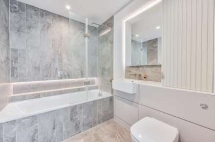 Phoenix Court, London, Image 5