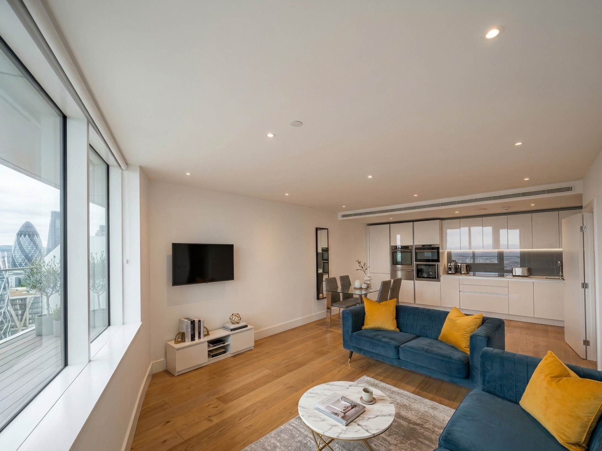 Three bedroom riverside 22nd floor apartment in the iconic Lombard Wharf, Image 1