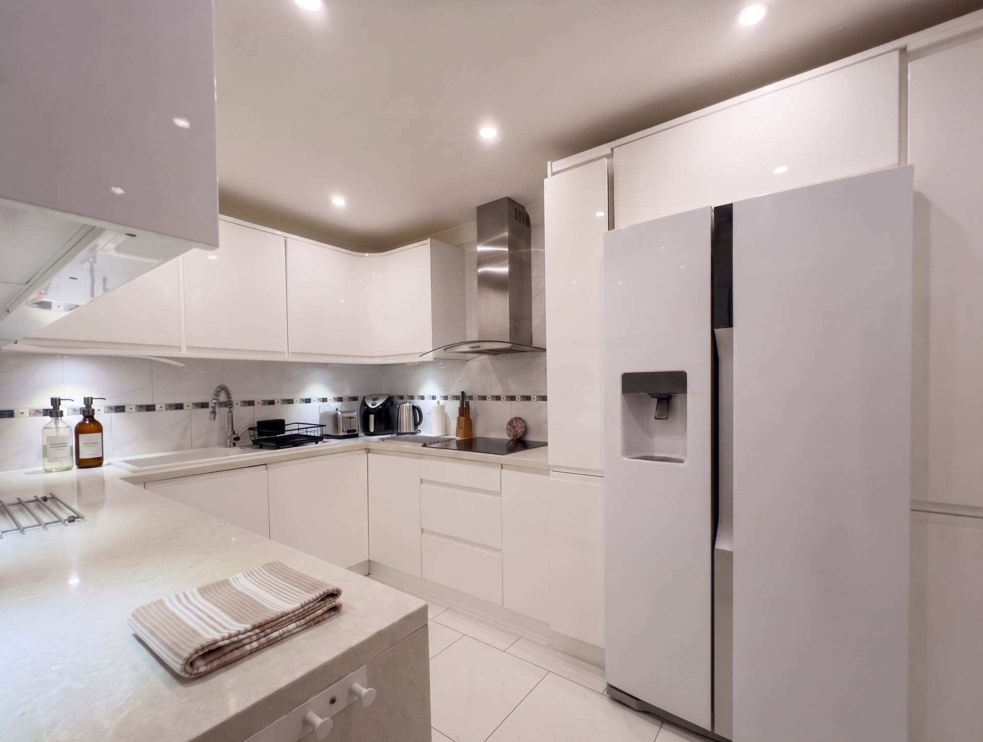 Imperial Court, Kennington, SW11, Image 3