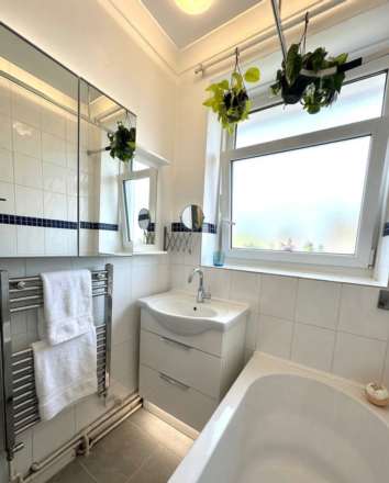 Three Bedroom flat in the heart of Greenwich, Image 5