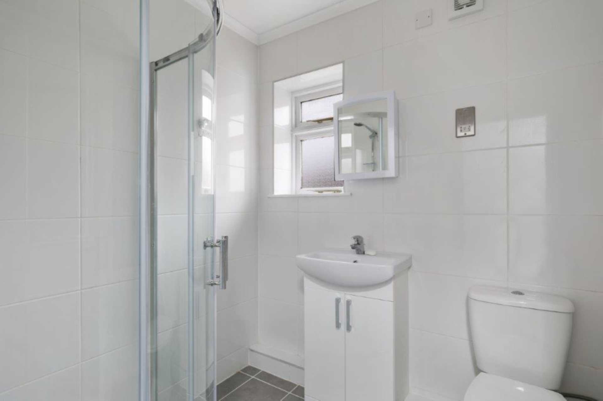 AcquireLiving 3 bedroom flat at Lyndhurst Grove, SE15, Image 3