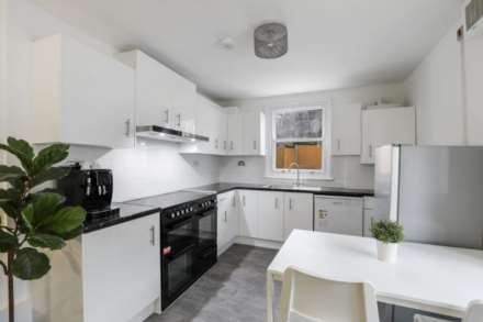 AcquireLiving 3 bedroom flat at Lyndhurst Grove, SE15, Image 2