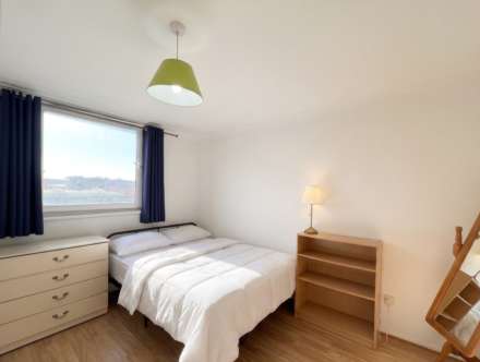 4 Bedroom Flat, Convenient 4 Double Bedroom Flat in Surrey Quays, Millender Walk, SE16
