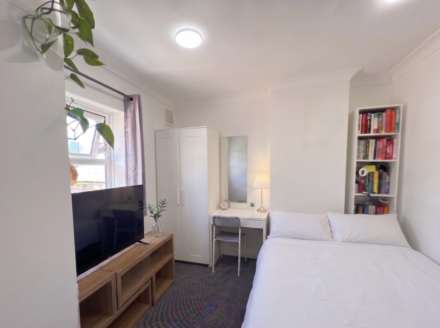 Queenstown Road, London, Image 2
