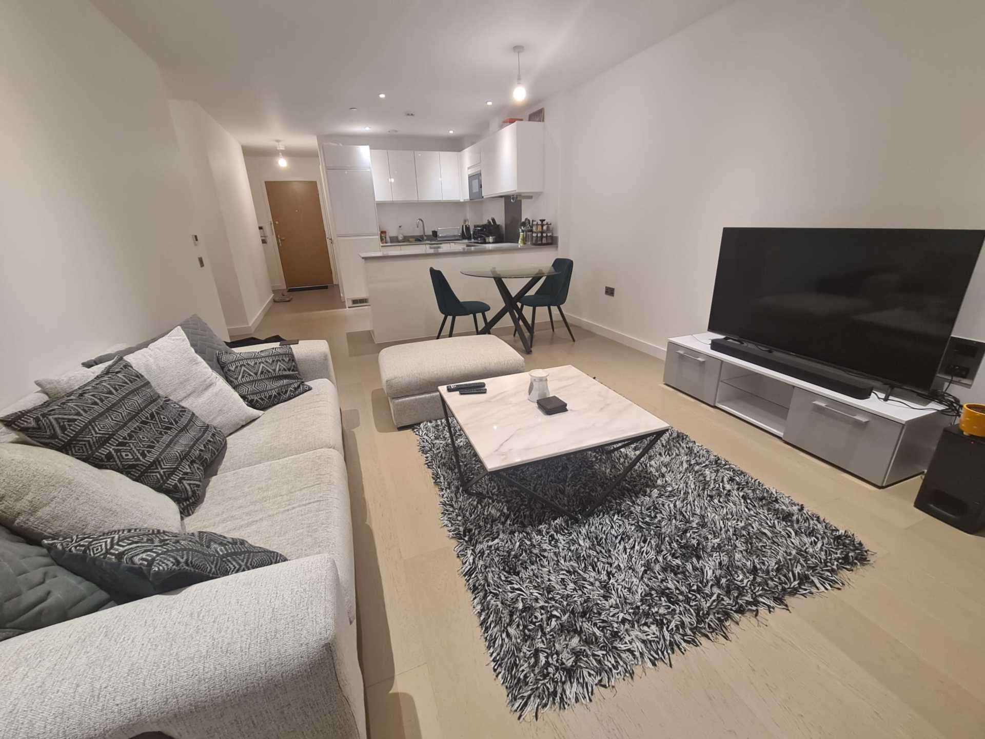 Stunning Two double bedroom Apartment in a Landmark Modern Development, Image 1