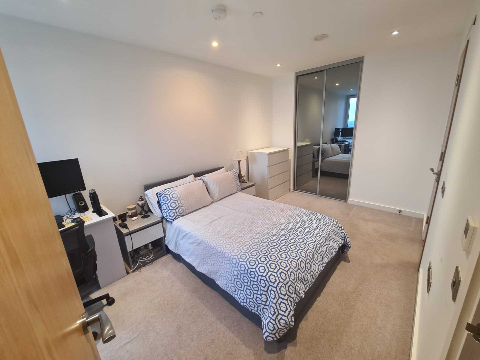 Stunning Two double bedroom Apartment in a Landmark Modern Development, Image 4