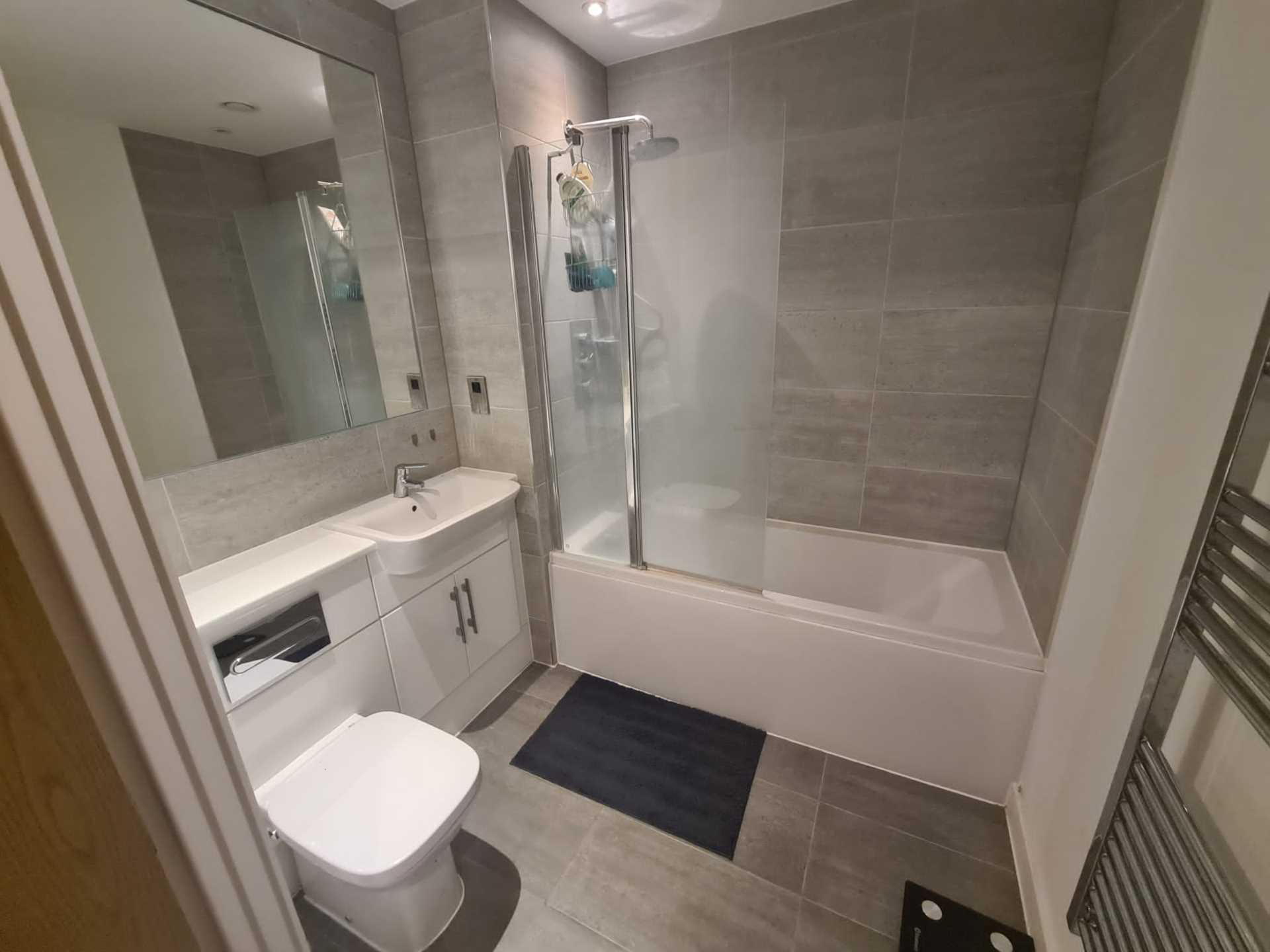 Stunning Two double bedroom Apartment in a Landmark Modern Development, Image 6